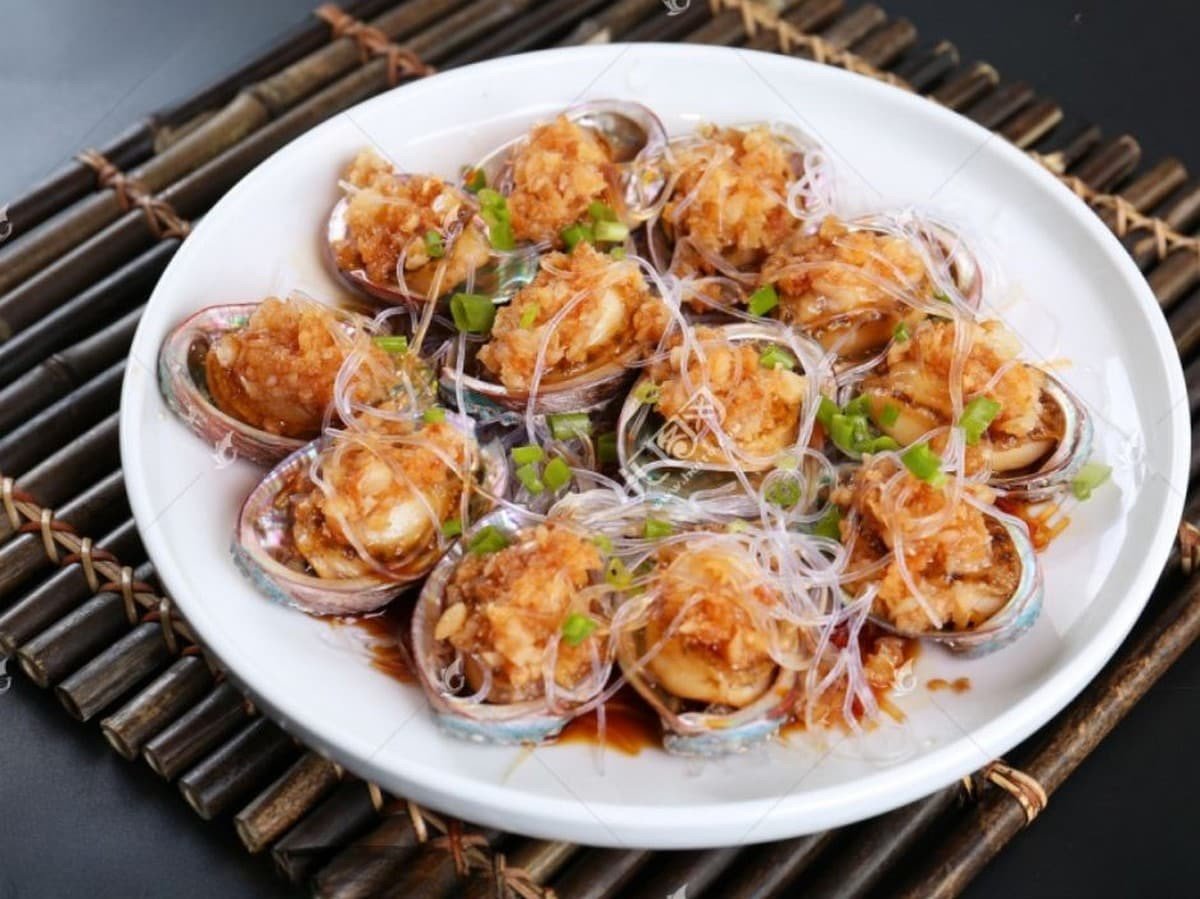 Bào ngư hấp lá gừng bổ dưỡng