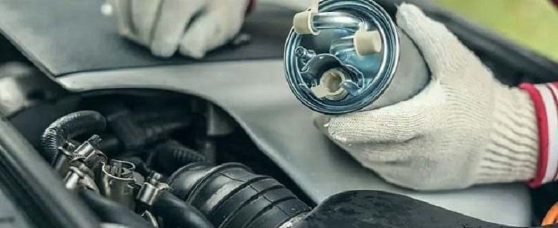 Bộ lọc nhiên liệu ô tô bị tắc nghẽn, một nguyên nhân phổ biến khiến xe ô tô đi bị giật gục hoặc rung giật
