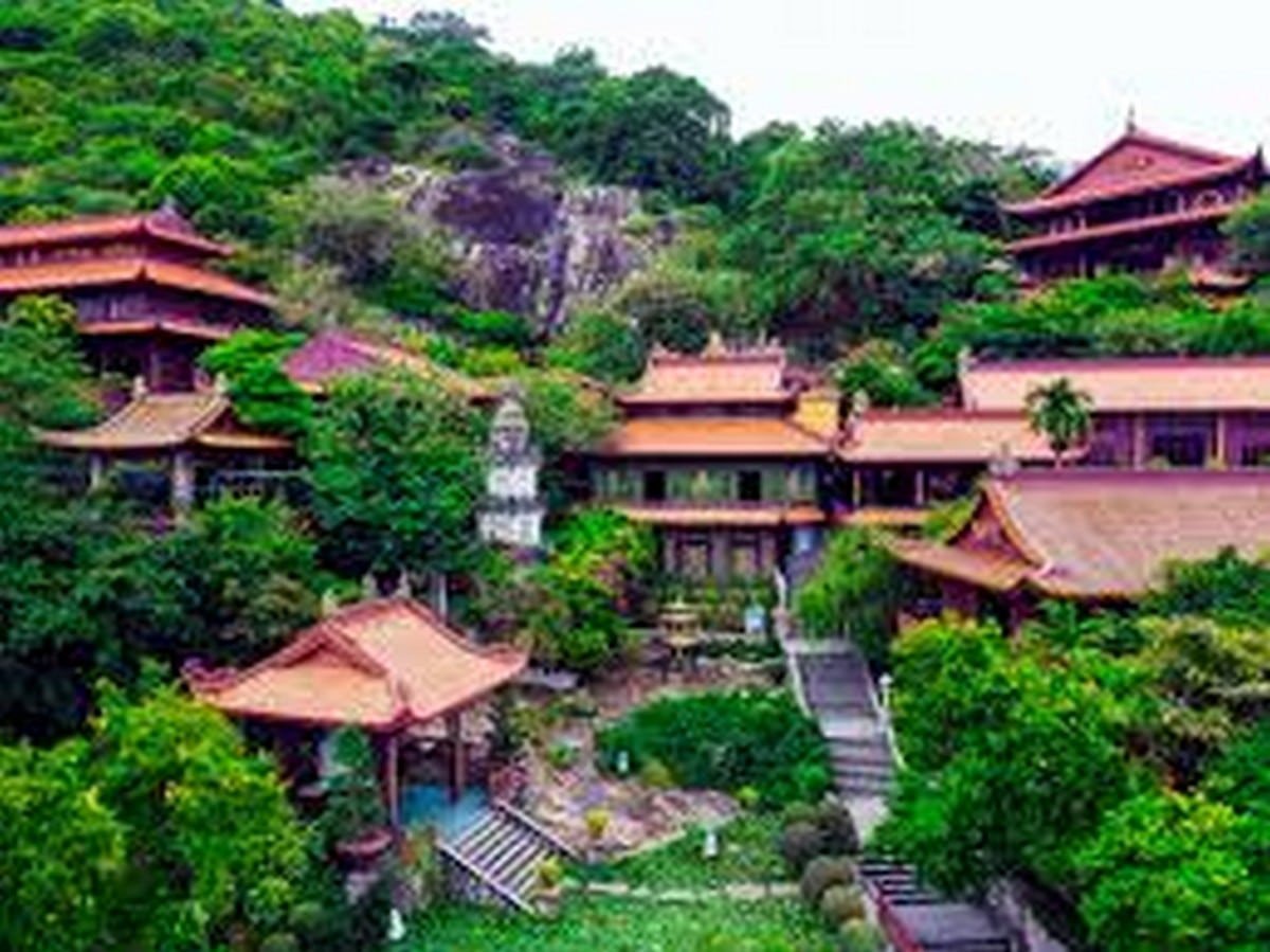 Chùa Hang Lý Sơn, nơi linh thiêng giữa lòng hang đá