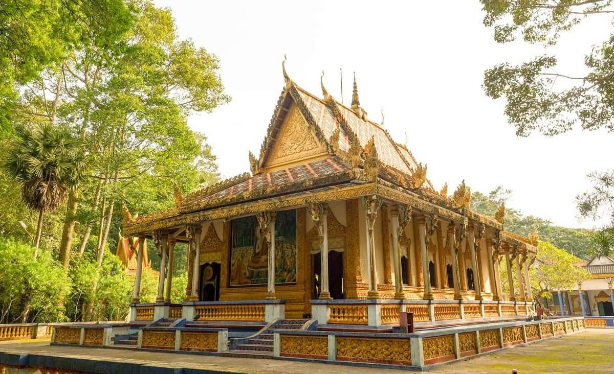 Cổng chùa Dơi (chùa Mã Tộc) tại Sóc Trăng, kiến trúc Khmer cổ kính và độc đáo.
