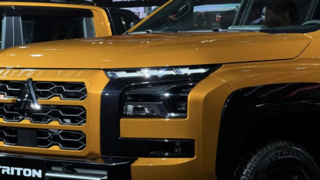 Cụm đèn pha LED và cản trước hầm hố của Mitsubishi Triton 2025