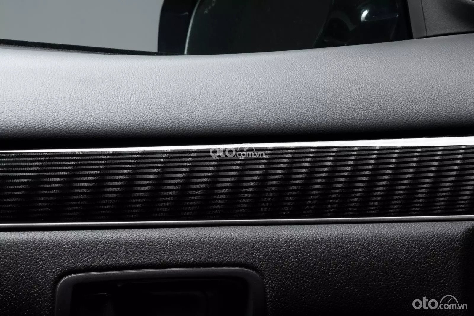 Cụm điều khiển trung tâm Mitsubishi Outlander 2024