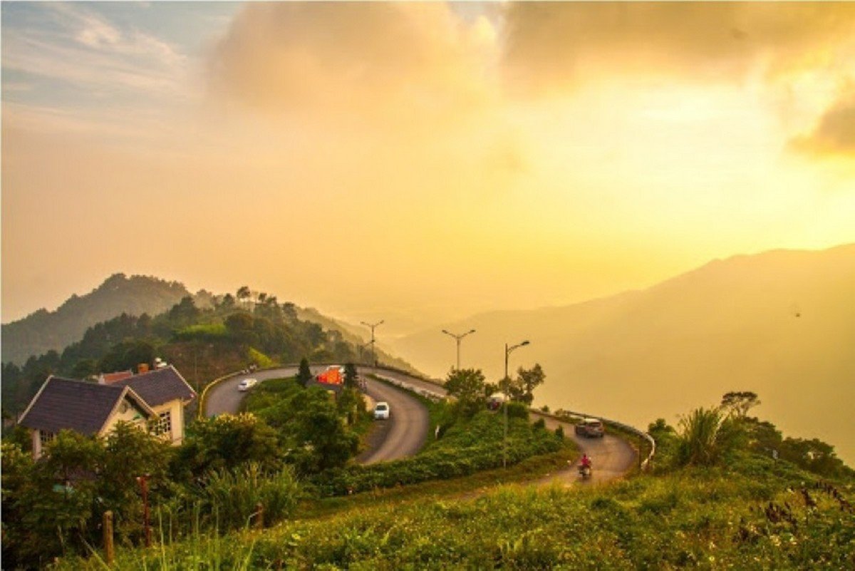 Du khách thưởng ngoạn cảnh đẹp Tam Đảo Vĩnh Phúc vào mùa thu, thời điểm lý tưởng cho việc lái xe khám phá