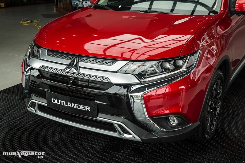 Lưới tản nhiệt Dynamic Shield trên xe Mitsubishi Outlander 2.4 CVT Premium 7 chỗ