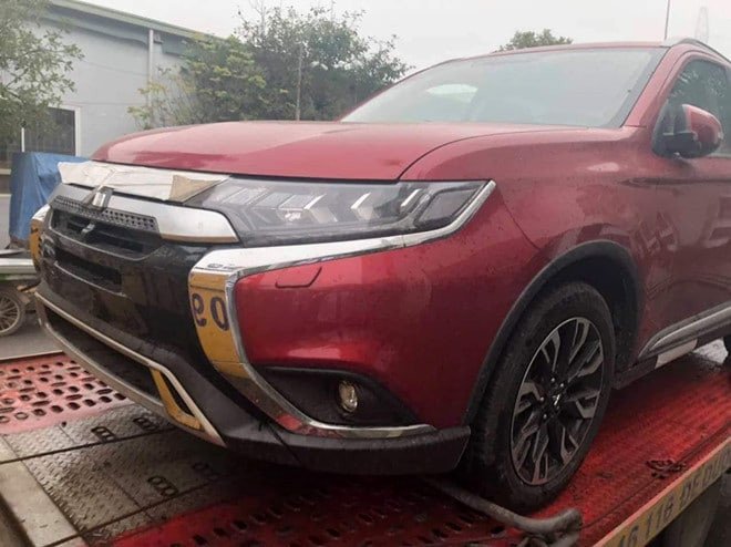 Lưới tản nhiệt Mitsubishi Outlander 2022