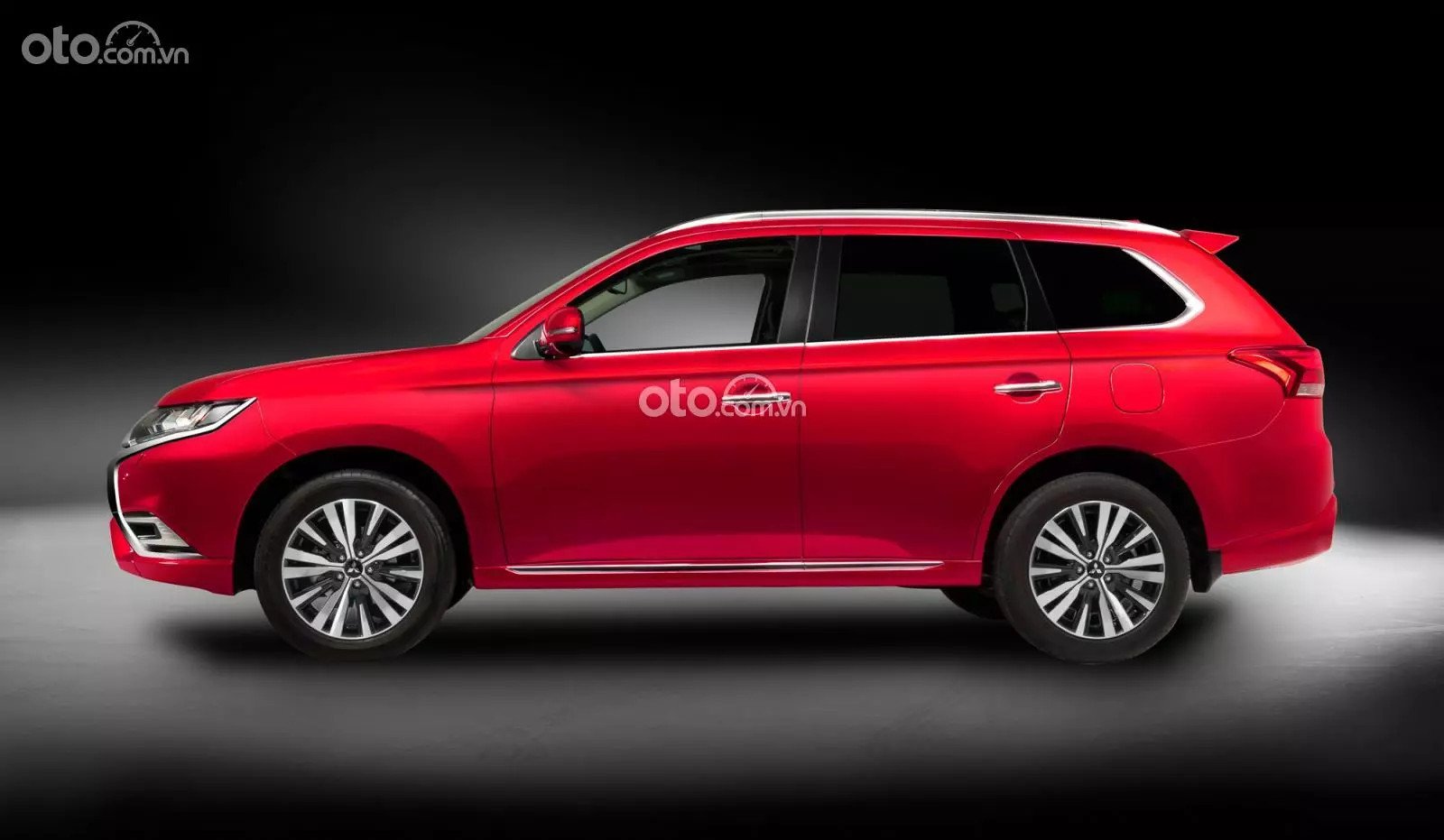 Mitsubishi Outlander 2024 nhìn từ góc ¾ phía trước