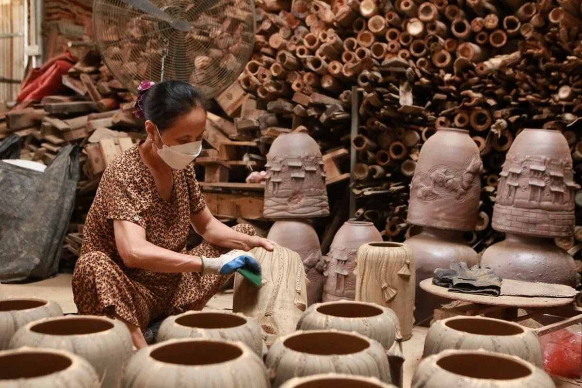 Sản phẩm gốm truyền thống tại làng gốm Hương Canh, di sản văn hóa Vĩnh Phúc