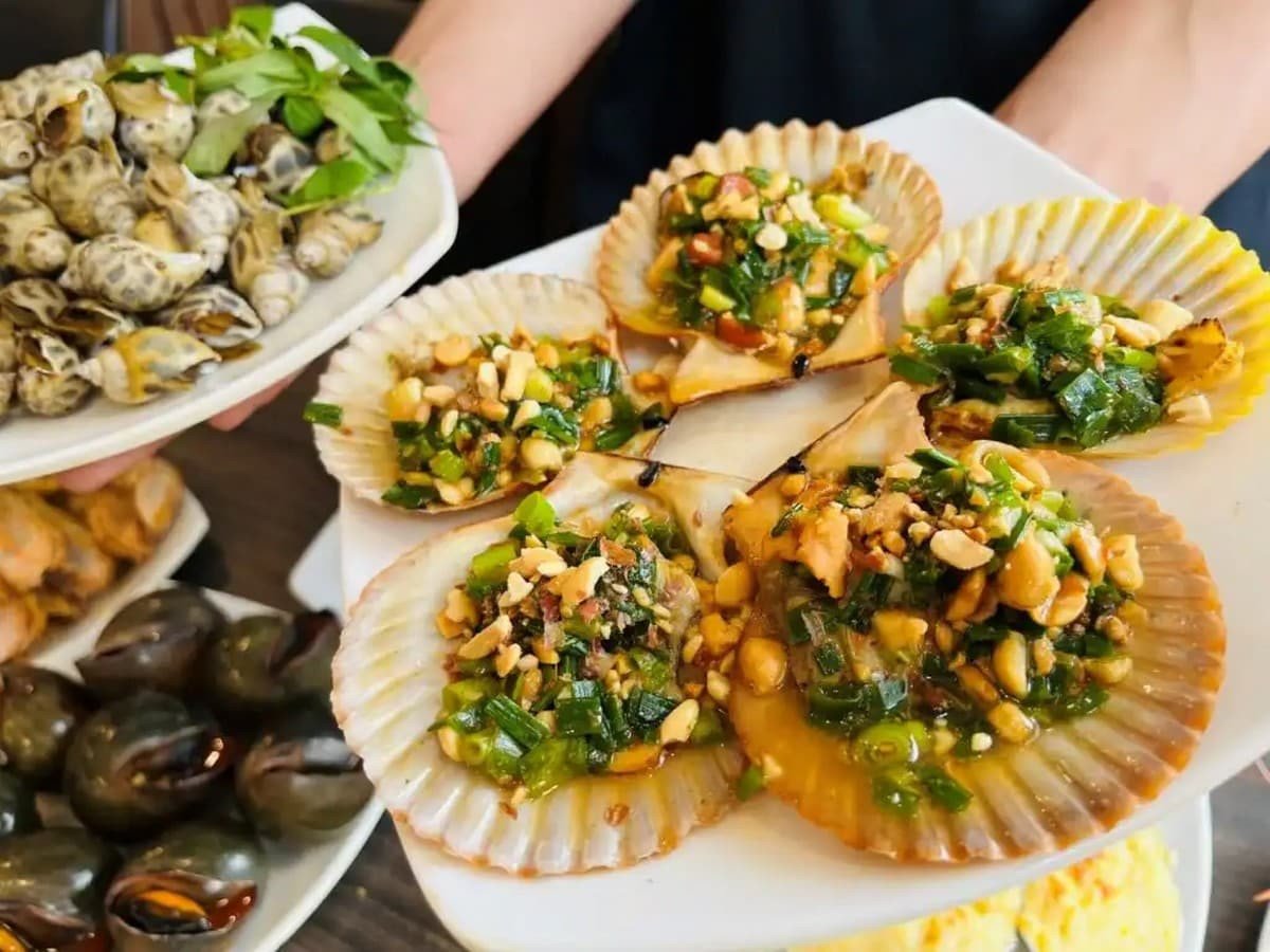Sò điệp nướng mỡ hành đậm đà