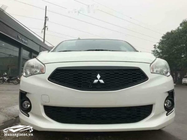 Thiết kế đầu xe Mitsubishi Attrage 2025 với đèn pha halogen và lưới tản nhiệt
