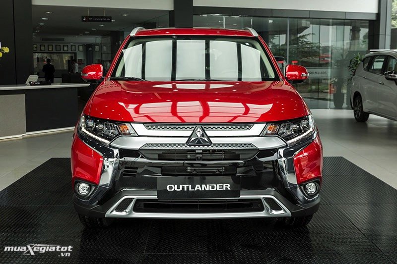 Thiết kế đầu xe Mitsubishi Outlander 2.4 CVT Premium 7 chỗ mạnh mẽ với ngôn ngữ Dynamic Shield