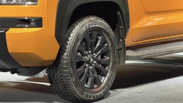 Thiết kế đuôi xe hiện đại của Mitsubishi Triton 2025 với đèn hậu LED