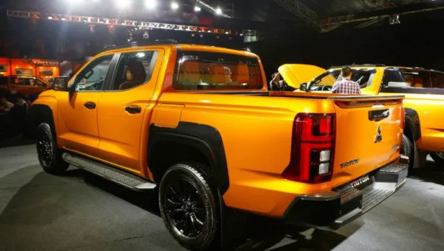 Thùng xe và cản sau được thiết kế tiện dụng trên Mitsubishi Triton 2025