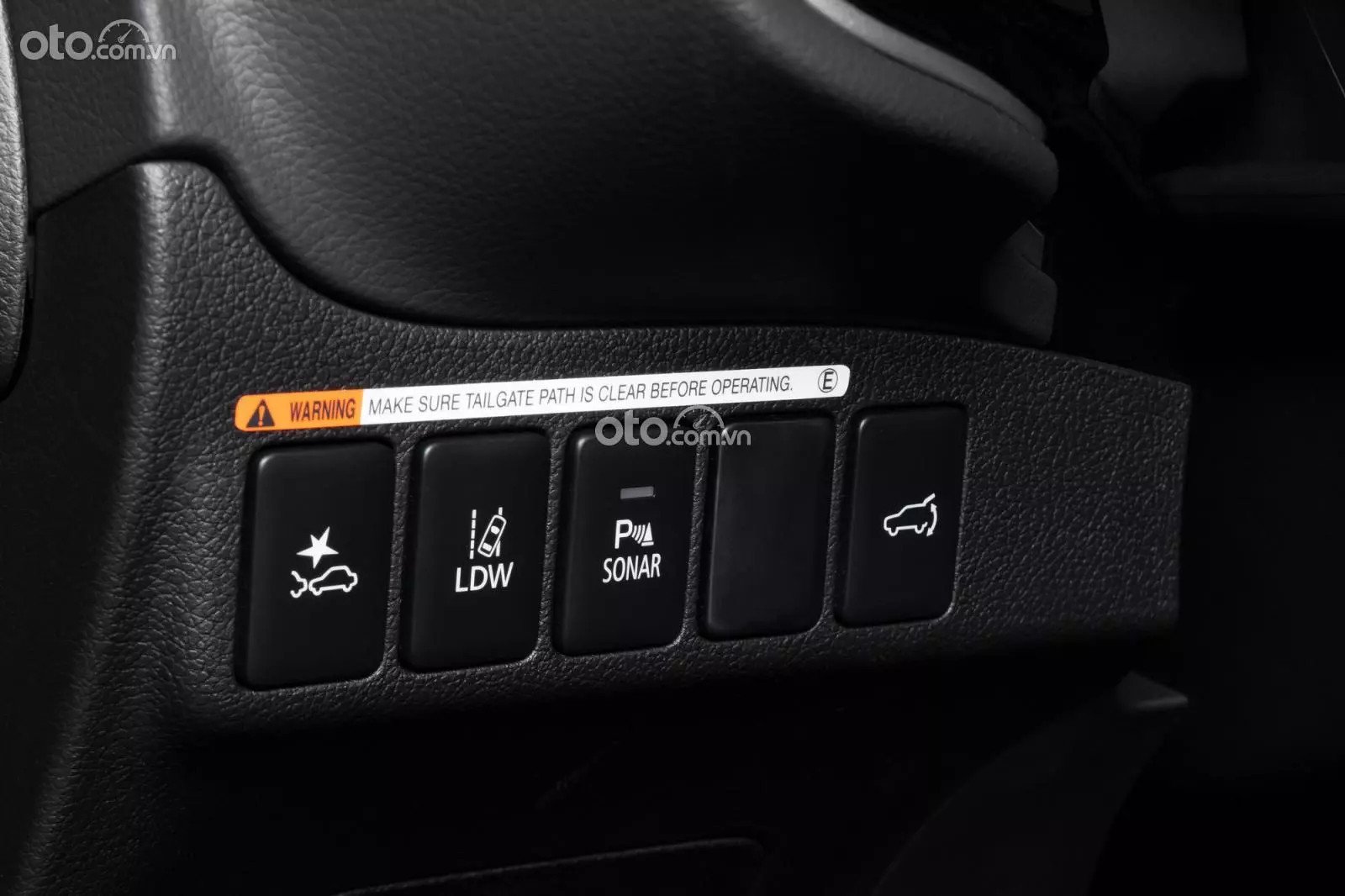 Vô lăng tích hợp nút điều khiển trên Mitsubishi Outlander 2024