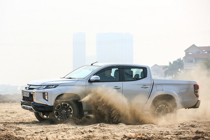 Xe bán tải Mitsubishi Triton thế hệ mới, nổi bật với khả năng vận hành vượt trội