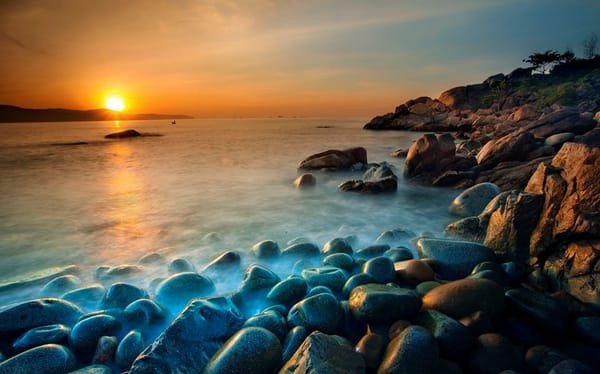 Bãi tắm Hoàng Hậu, khung cảnh thơ mộng khi khám phá Quy Nhơn bằng xe tự lái