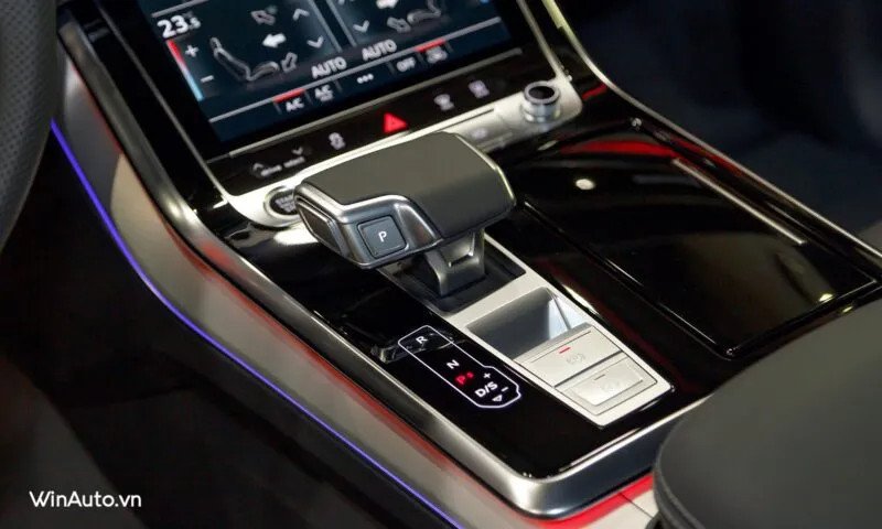Bảng điều khiển trung tâm Audi Q7 2024 tích hợp màn hình cảm ứng giải trí