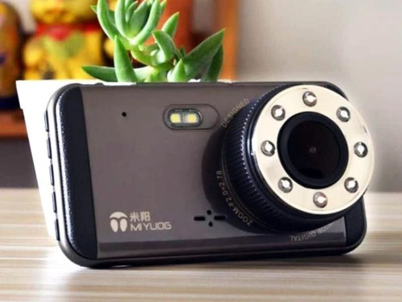 Camera hành trình H33 với 8 đèn LED hỗ trợ ghi hình ban đêm rõ nét, màn hình IPS 4.0 inch