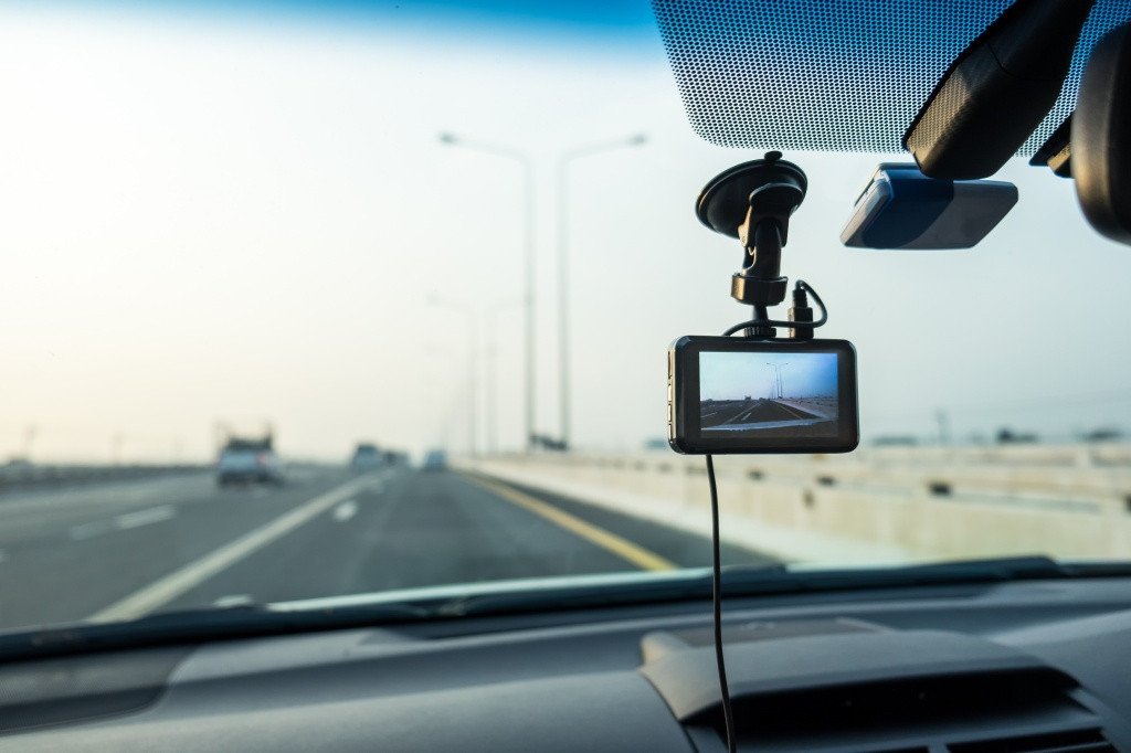Camera trước xe ô tô giúp phát hiện vật cản và cảnh báo nguy hiểm kịp thời