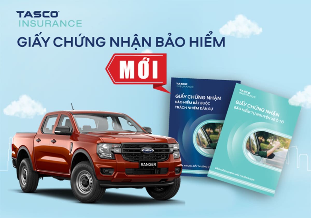 Cận cảnh bàn tay đang cầm chìa khóa xe Ford Ranger, biểu tượng cho việc sở hữu và bảo vệ chiếc xe.