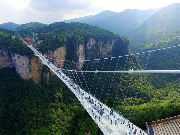 Cầu kính Bạch Long dài nhất thế giới ở Mộc Châu