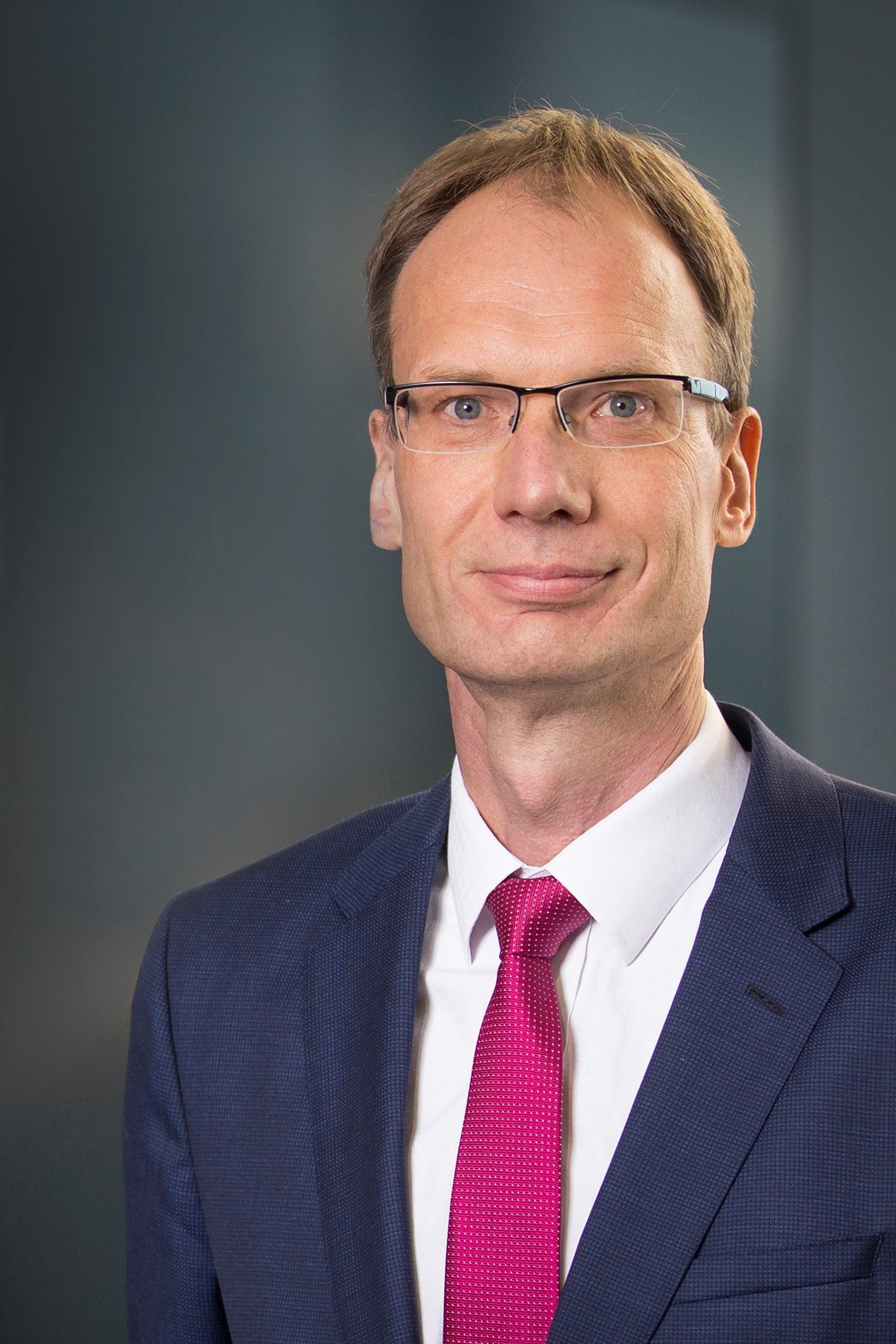 Chân dung Michael Lohscheller, CEO VinFast, chuyên gia thúc đẩy chiến lược phát triển xe điện toàn cầu