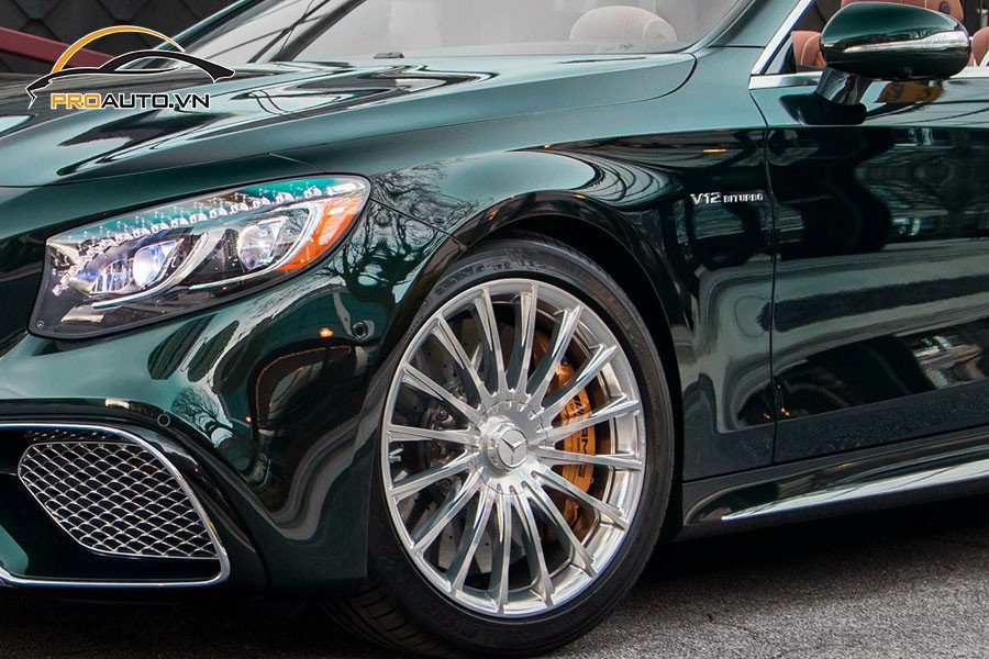 Chiếc Mercedes Benz Maybach với bộ mâm đa chấu màu đen bóng mạnh mẽ