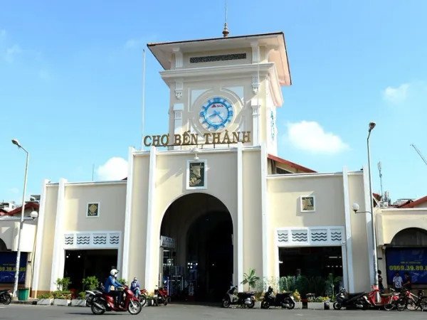 Chợ Bến Thành, điểm mua sắm nổi tiếng khi thuê xe tự lái tại Sài Gòn