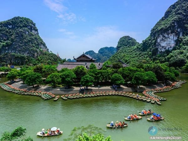 Cố Đô Hoa Lư, khám phá lịch sử cổ đại bằng xe tự lái