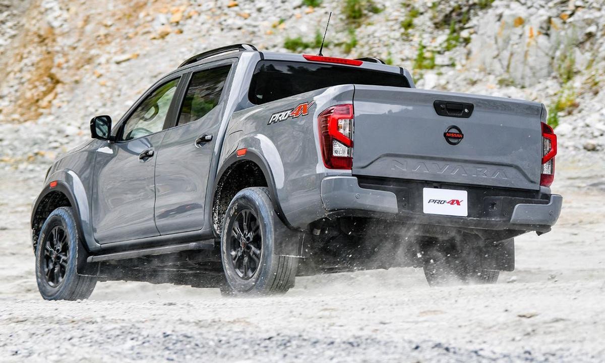 Cụm đèn hậu LED và thùng hàng rộng rãi của Nissan Navara 2022