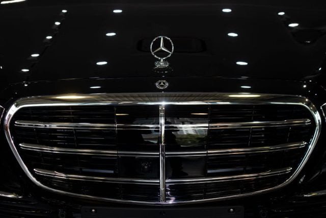 Đầu xe Mercedes-Benz S450 2022 với lưới tản nhiệt mới