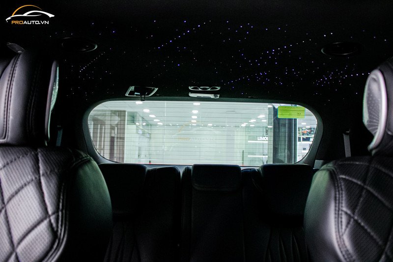 Đèn LED nội thất ô tô trên trần xe