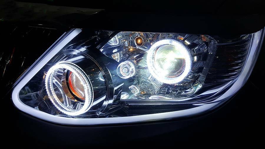 Đèn Led ô tô chiếu sáng mạnh mẽ ban đêm