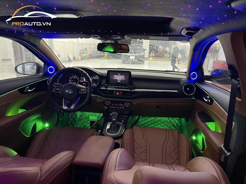 Độ đèn LED nội thất ô tô tạo không gian sang trọng
