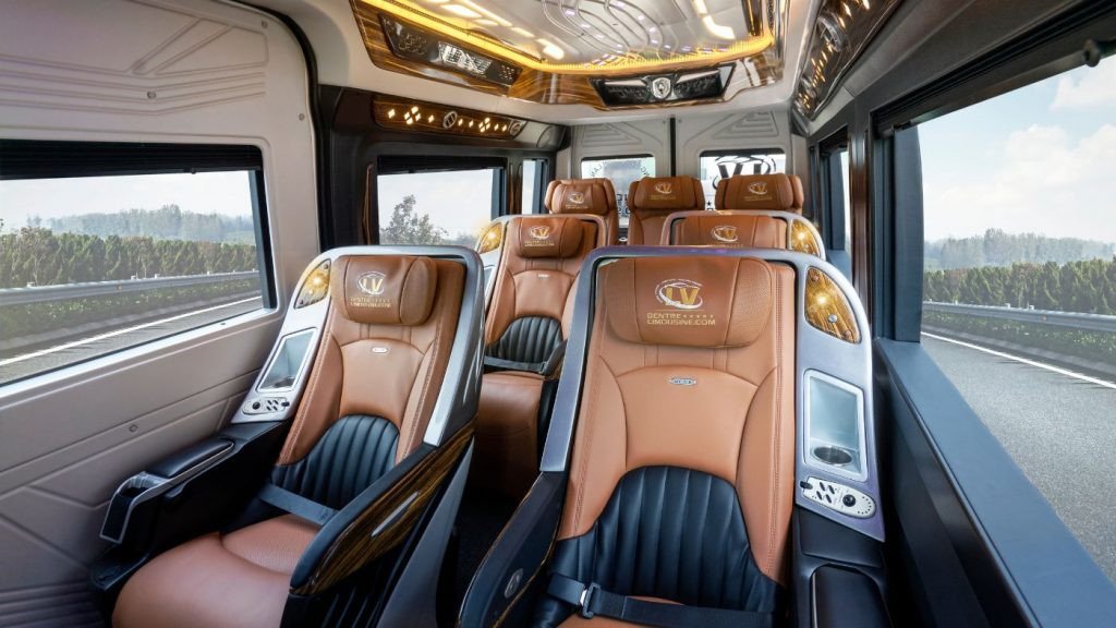 Dòng xe Limousine hiện đại, biểu tượng cho lựa chọn di chuyển cao cấp và tiện nghi trong các loại hình vận tải.