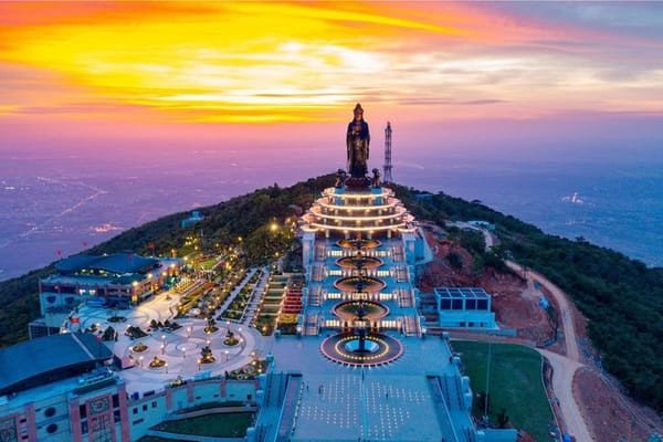 Du lịch Núi Bà Đen Tây Ninh bằng xe tự lái