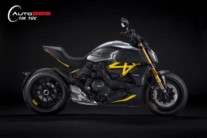 Ducati Diavel 1260S màu đen trên đường