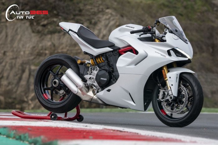 Ducati SuperSport màu trắng bạc với thiết kế thể thao