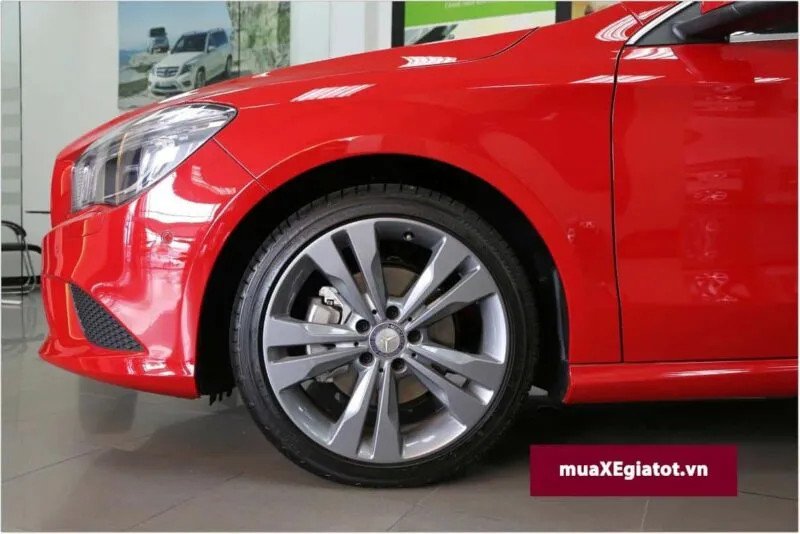 Đuôi xe Mercedes CLA 200 với cụm đèn hậu LED sắc sảo