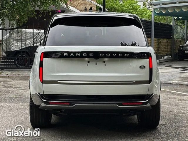 Đuôi xe Range Rover Autobiography 3.0 LWB 7 chỗ 2025 với đèn hậu tinh tế