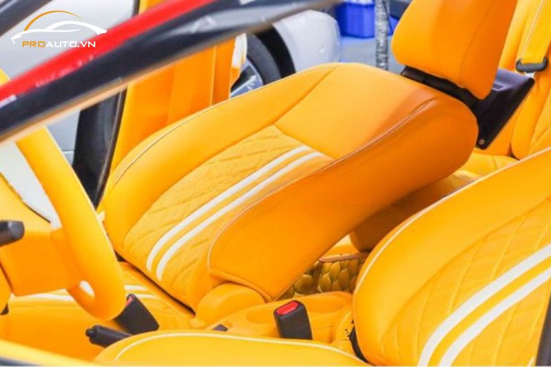 Ghế lái và ghế phụ Toyota Vios được bọc da mới