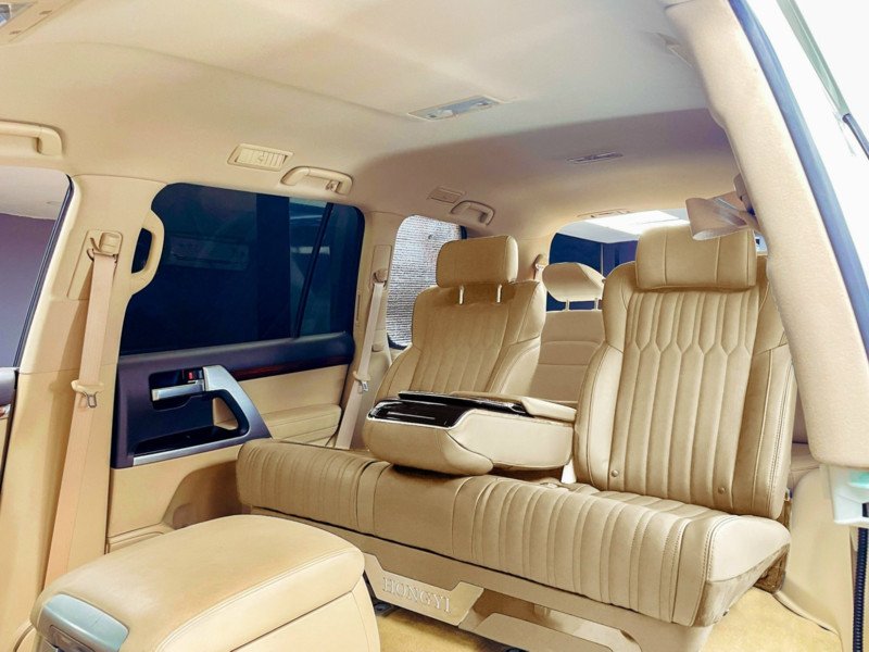Ghế Limousine cho xe giữ nguyên số chỗ và phụ kiện đi kèm