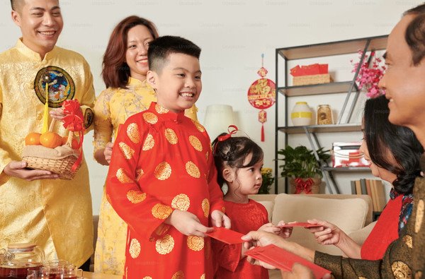 Gia đình chuẩn bị bánh chưng trước thềm Tết Nguyên Đán 2025