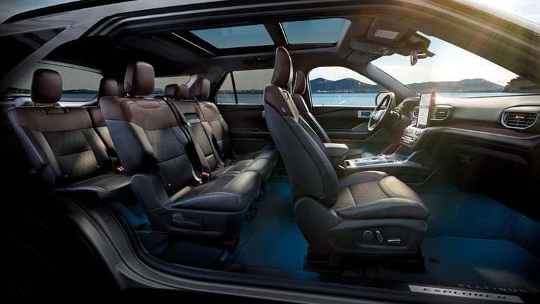 Hàng ghế thứ ba của Ford Explorer 2021, minh họa không gian ngồi thoải mái cho hành khách.