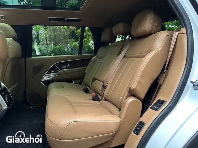 Hàng ghế thứ ba của Range Rover Autobiography 3.0 LWB 7 chỗ 2025 thoải mái