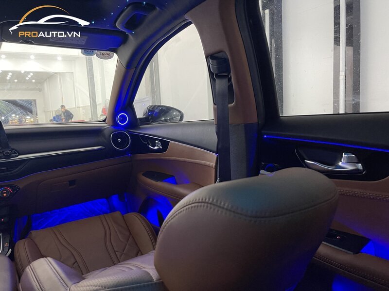 Hệ thống đèn LED nội thất ô tô đa dạng màu sắc