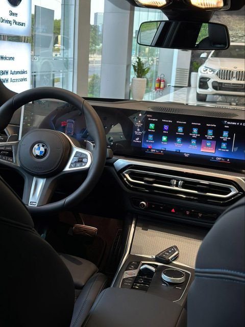 Hệ thống giải trí BMW Live Cockpit Professional trên BMW 330i M Sport