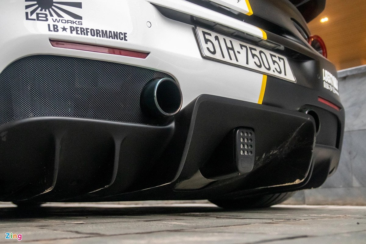 Hệ thống ống xả Fi Exhaust trên Ferrari 488 GTB độ Liberty Walk