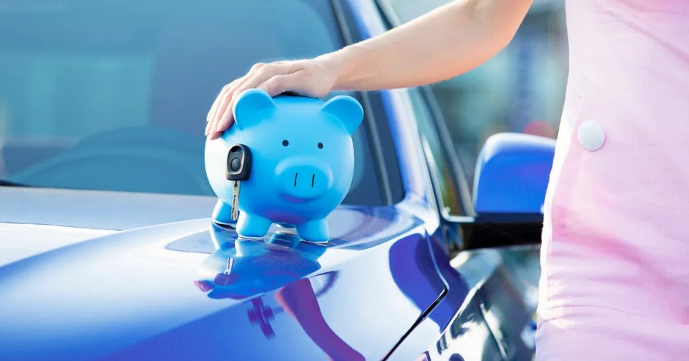 Hệ thống xe điện lưu thông trên đường phố, minh họa lợi ích kinh tế của xe điện cho ngân sách quốc gia