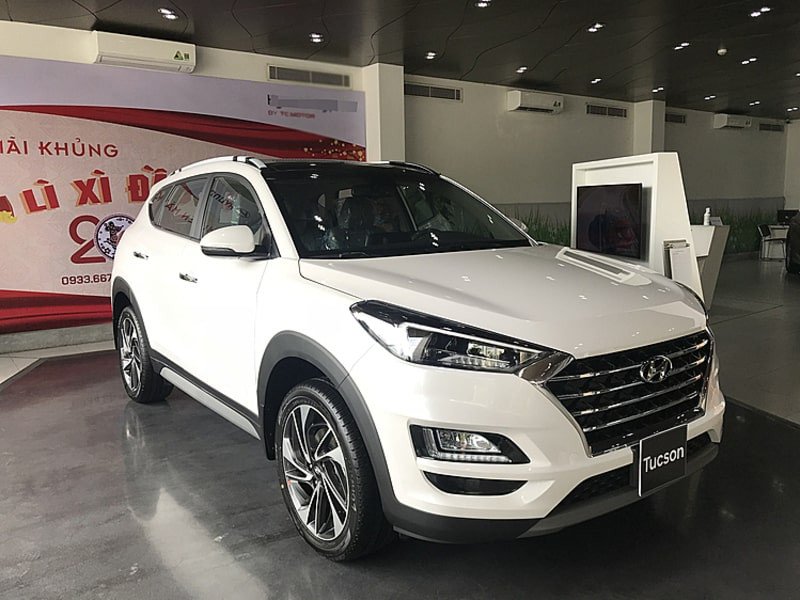 Hình ảnh tổng quan Hyundai Tucson trên đường phố