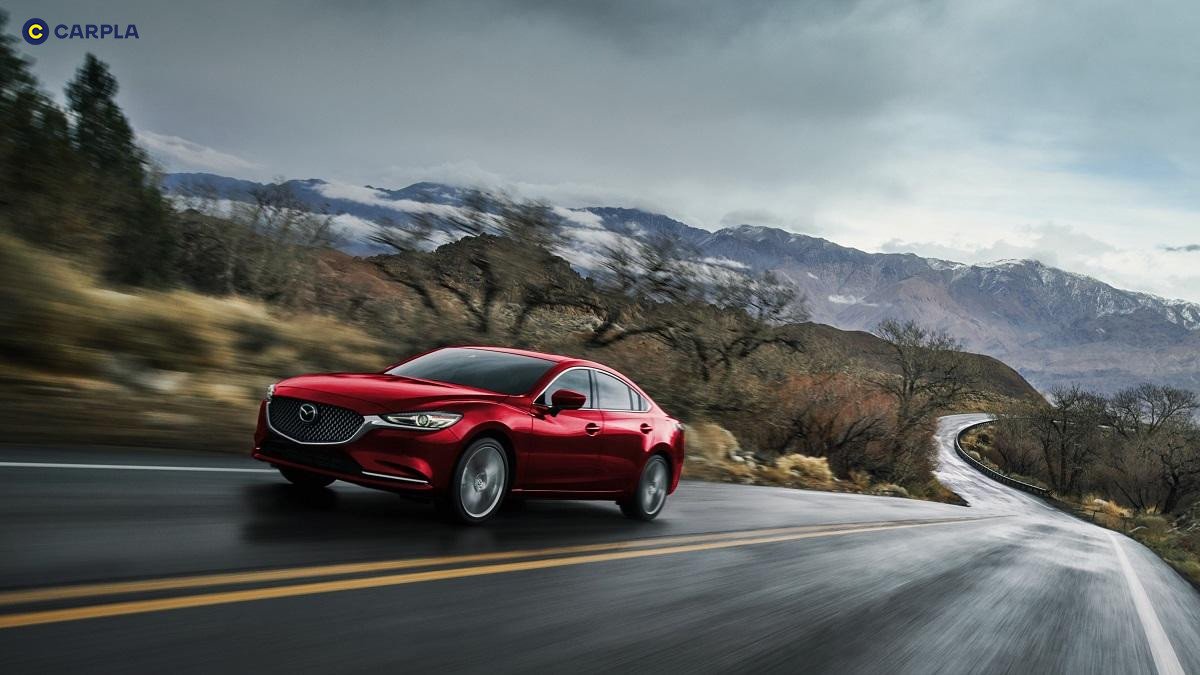 Hình ảnh tổng thể xe Mazda 6 2021 màu trắng, nổi bật thiết kế thanh lịch